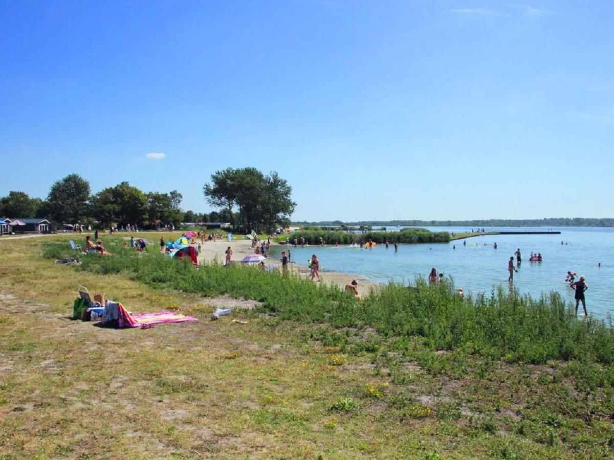 Chalet Op Camping Lauwersoog Met 3 Slaapkamers En Vaatwasser - Joycasa Exteriör bild
