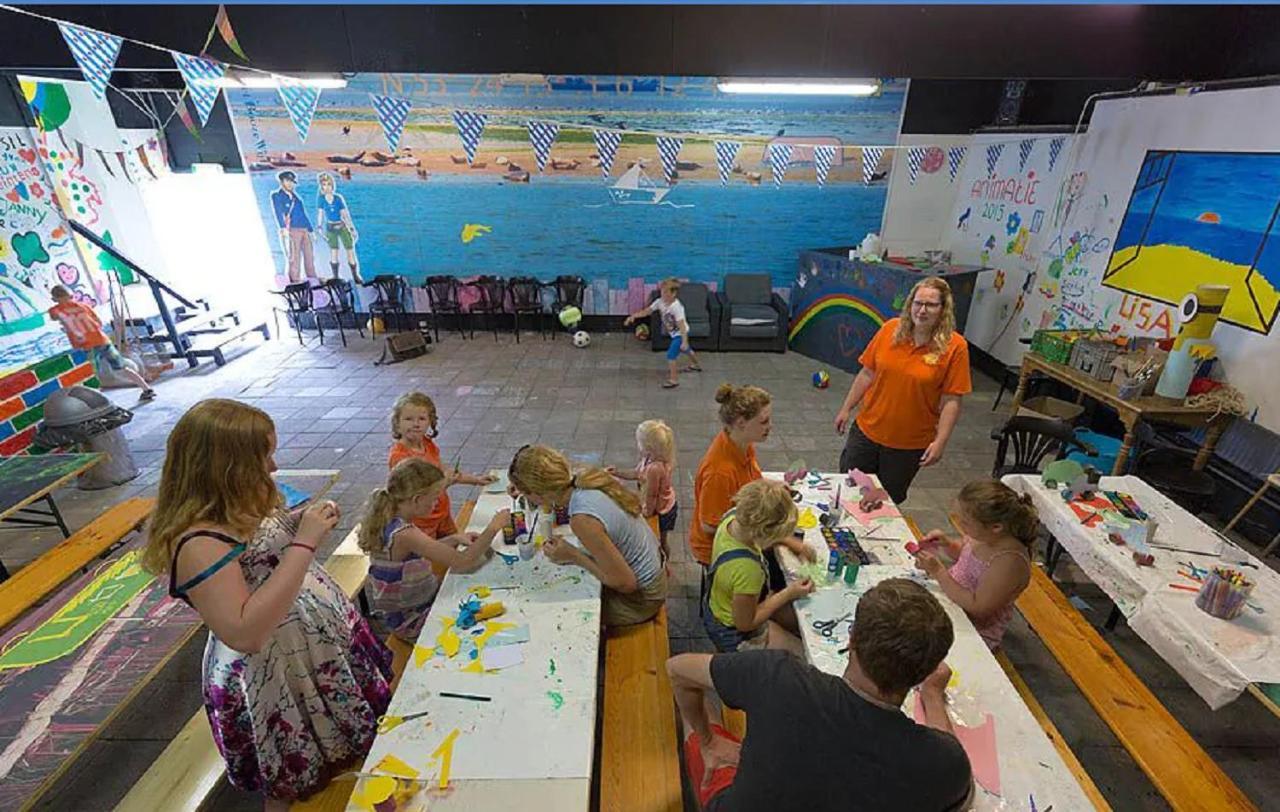 Chalet Op Camping Lauwersoog Met 3 Slaapkamers En Vaatwasser - Joycasa Exteriör bild